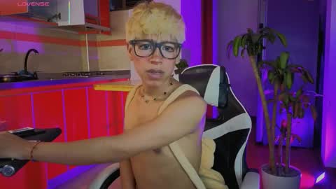 Snapshot of taichi_bluy chatting on 02/13/26, 11:17 taichi online show from 02/13/26, 11:17