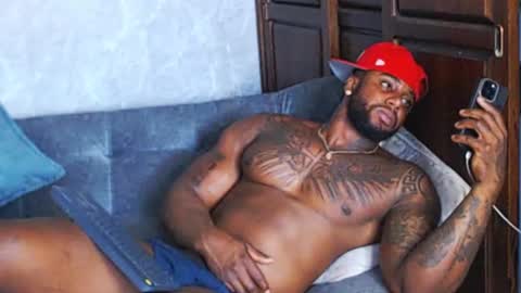 Tairon Tucke online show from 12/22/24, 09:42