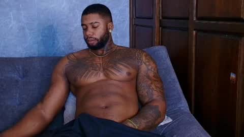 Tairon Tucke online show from 02/08/25, 12:17