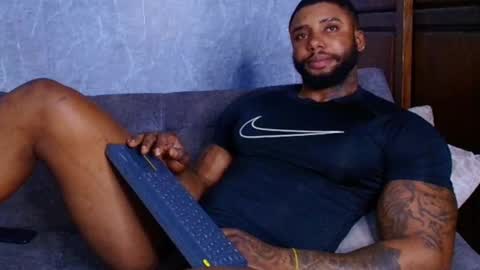 Tairon Tucke online show from 02/26/25, 07:42