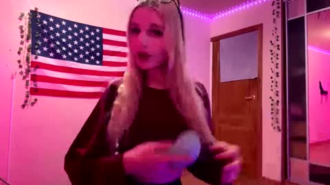 Snapshot of taitebinner chatting on 03/07/26, 05:21 Mia online show from 03/07/26, 05:21