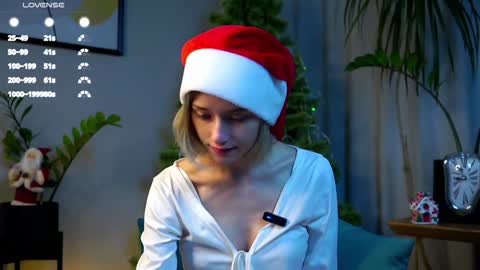 Snapshot of taitehambelton chatting on 12/16/24, 01:31 Mia online show from 12/16/24, 01:31