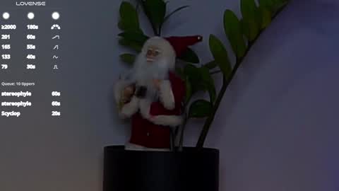 Snapshot of taitehambelton chatting on 12/18/24, 08:09 Mia online show from 12/18/24, 08:09