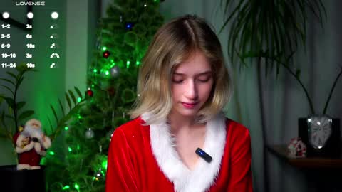 Snapshot of taitehambelton chatting on 12/25/24, 01:42 Mia online show from 12/25/24, 01:42