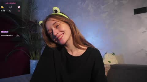 Snapshot of taitehambelton chatting on 04/10/26, 02:17 Mia online show from 04/10/26, 02:17