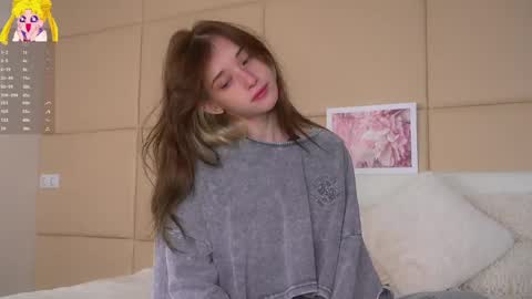 Snapshot of taitehambelton chatting on 05/03/26, 07:25 Mia online show from 05/03/26, 07:25