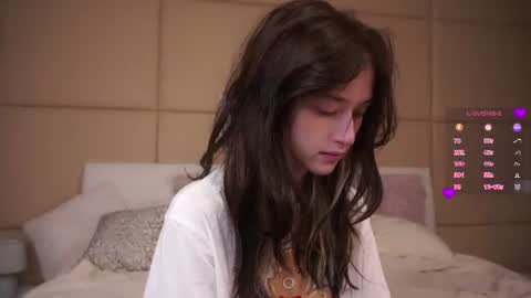 Mia online show from 06/26/26, 02:49