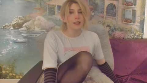 Snapshot of taka_s_paintroom chatting on 10/28/25, 04:16 Taka online show from 10/28/25, 04:16