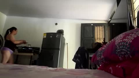 Snapshot of talianavega chatting on 12/22/25, 12:13 tali online show from 12/22/25, 12:13