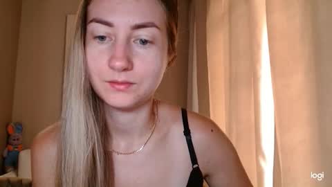  Kira  online show from 09/17/25, 05:53