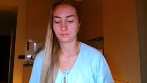  Kira  online show from 11/18/25, 06:18