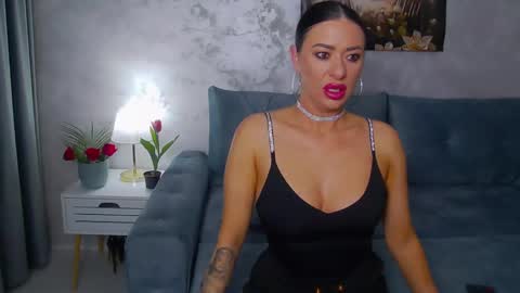 Snapshot of tallida69 chatting on 03/11/25, 01:05 Tallida online show from 03/11/25, 01:05