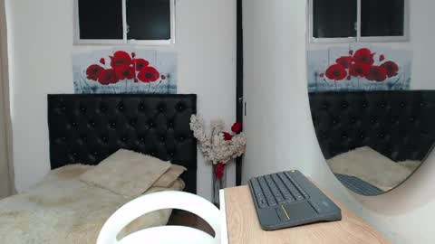 Hi im sara online show from 05/07/26, 12:54