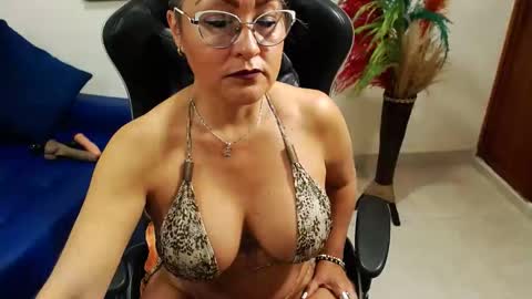 Snapshot of tamara_luaren chatting on 11/02/25, 09:50 Tamara online show from 11/02/25, 09:50