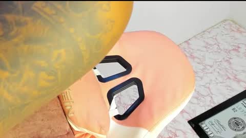 tamara_lubez online show from 11/19/25, 11:49