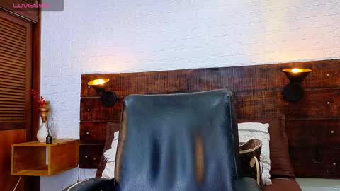    online show from 10/05/25, 12:03