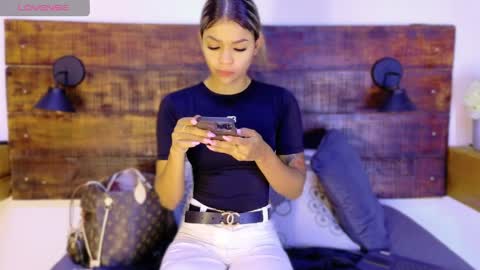Snapshot of tamara_sanz1 chatting on 04/08/26, 10:04 online show from 04/08/26, 10:04