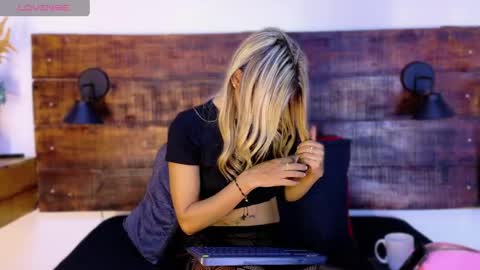 Snapshot of tamara_sanz1 chatting on 04/23/26, 12:29 online show from 04/23/26, 12:29
