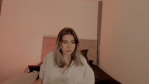 Snapshot of tamarathompsonn chatting on 07/19/26, 12:03 Tamara. online show from 07/19/26, 12:03