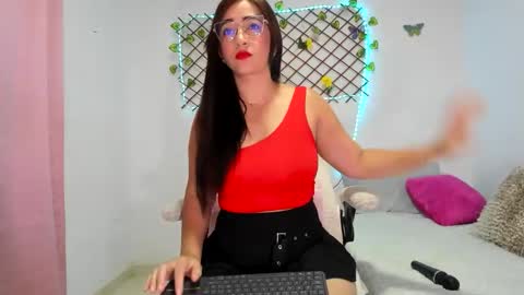 Snapshot of tamidesire chatting on 10/12/25, 12:15 TamiDesire online show from 10/12/25, 12:15