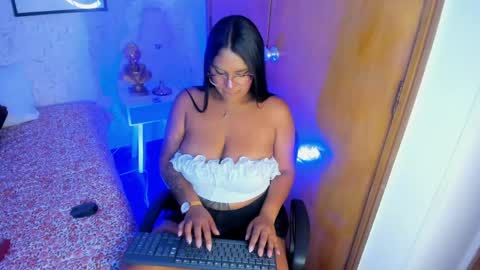 Snapshot of tammara_brm chatting on 05/08/26, 12:10 Tammara online show from 05/08/26, 12:10