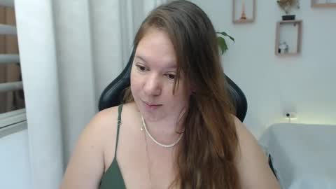 Snapshot of tamy_shine87 chatting on 01/05/25, 02:06 Im Samy online show from 01/05/25, 02:06