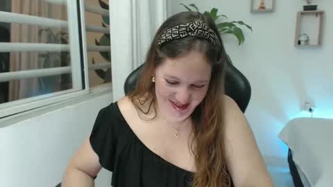 Snapshot of tamy_shine87 chatting on 01/26/25, 11:50 Im Samy online show from 01/26/25, 11:50