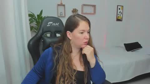 Snapshot of tamy_shine87 chatting on 02/23/25, 01:02 Im Samy online show from 02/23/25, 01:02