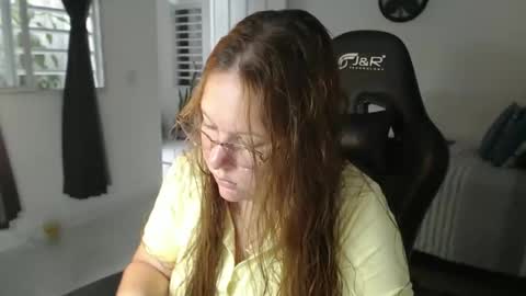 Snapshot of tamy_shine87 chatting on 02/21/26, 07:04 Im Samy online show from 02/21/26, 07:04