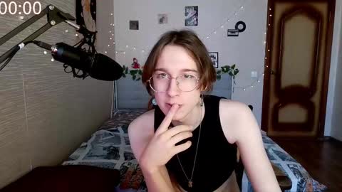 Snapshot of tangerine4dreams chatting on 02/17/25, 09:35 Milena Kuprianova online show from 02/17/25, 09:35