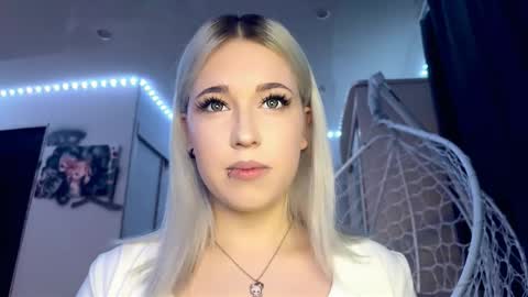 Snapshot of tanjafrase chatting on 11/12/25, 03:12 Lisa online show from 11/12/25, 03:12