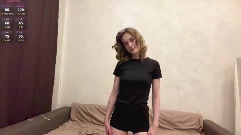 Snapshot of tannaringquist chatting on 03/27/26, 01:22 Mia online show from 03/27/26, 01:22