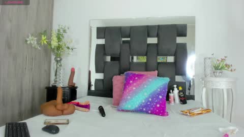 Snapshot of tanyyaa chatting on 01/26/25, 01:15 Tanya online show from 01/26/25, 01:15