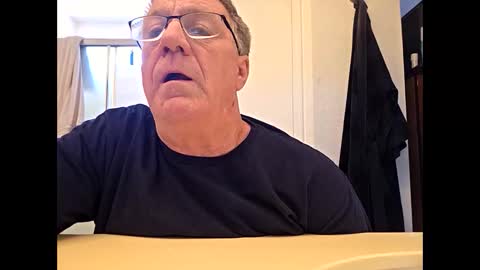 Snapshot of tapper1211 chatting on 06/10/26, 10:30 tapper1211 online show from 06/10/26, 10:30