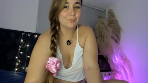 Snapshot of tara__ chatting on 04/13/26, 01:33 tara__ online show from 04/13/26, 01:33