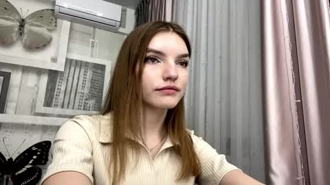 Snapshot of tarahmelaun chatting on 03/12/26, 03:18 Mia online show from 03/12/26, 03:18