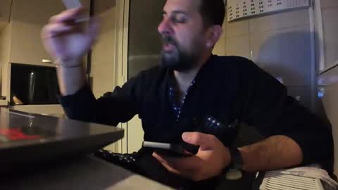 Snapshot of tarkan198 chatting on 01/12/25, 08:25 tarkan198 online show from 01/12/25, 08:25