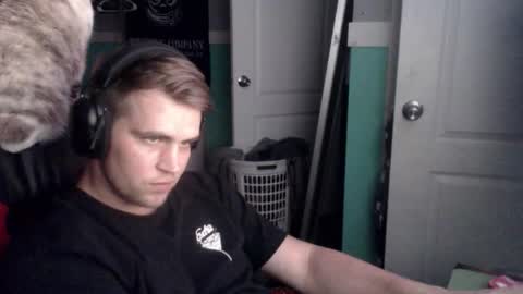 Snapshot of tarus333 chatting on 10/25/25, 10:12 tarus333 online show from 10/25/25, 10:12