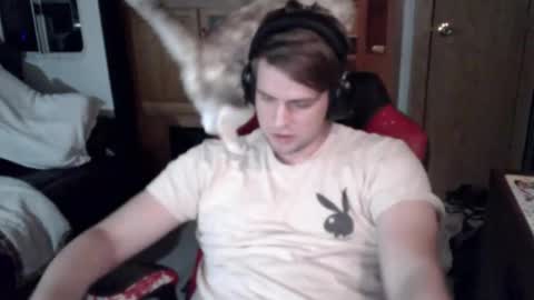 Snapshot of tarus333 chatting on 11/25/25, 05:18 tarus333 online show from 11/25/25, 05:18