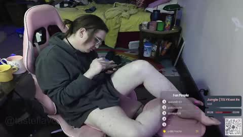 Snapshot of tasteflavored_femboy chatting on 02/24/25, 04:26 Taste online show from 02/24/25, 04:26