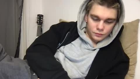 Snapshot of tasteithorny chatting on 02/18/25, 04:37 tasteithorny online show from 02/18/25, 04:37