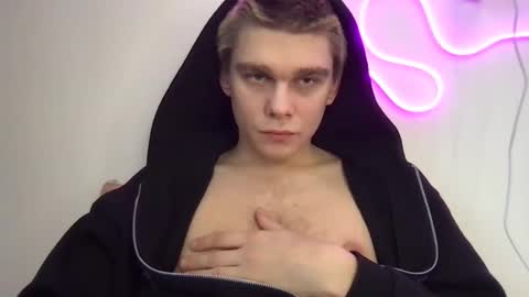 Snapshot of tasteithorny chatting on 03/04/25, 07:51 tasteithorny online show from 03/04/25, 07:51