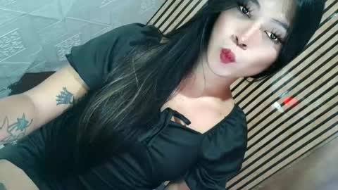 Snapshot of tasteofinnocent69 chatting on 11/05/25, 06:52 online show from 11/05/25, 06:52