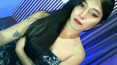 Snapshot of tasteofinnocent69 chatting on 11/17/25, 07:08 online show from 11/17/25, 07:08