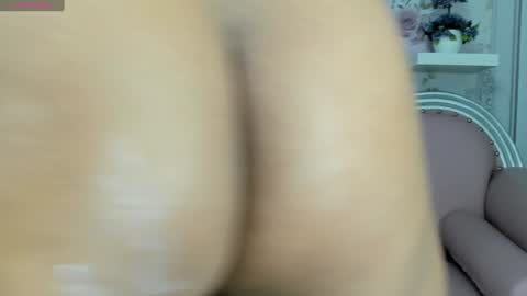 Snapshot of tasty_desires chatting on 12/19/24, 01:40 TATIS online show from 12/19/24, 01:40