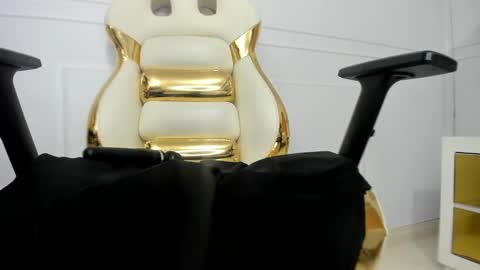 Snapshot of tasty_desires chatting on 01/07/25, 04:37 TATIS online show from 01/07/25, 04:37