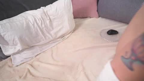 Snapshot of tasty_tomato chatting on 12/17/25, 02:12 RHEA pronanciation like Reya online show from 12/17/25, 02:12