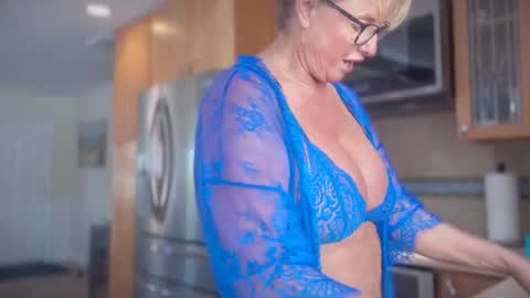 Snapshot of tastycupcake69 chatting on 02/11/26, 08:14 veronicabrian online show from 02/11/26, 08:14