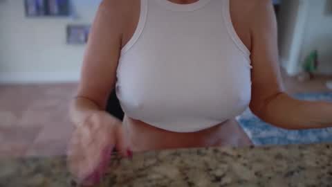 Snapshot of tastycupcake69 chatting on 03/05/26, 03:08 veronicabrian online show from 03/05/26, 03:08