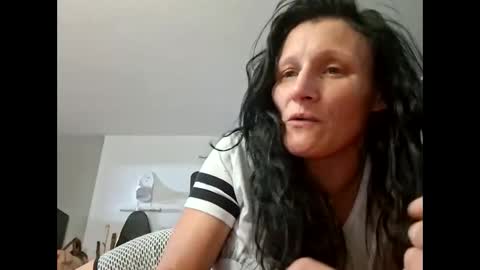 Snapshot of tastypeach6989 chatting on 05/15/26, 10:17 tastypeach6989 online show from 05/15/26, 10:17